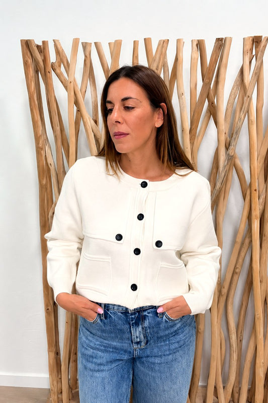 Chaqueta de punto marfil con botones de contraste de mujer, Skatïe, vista frontal